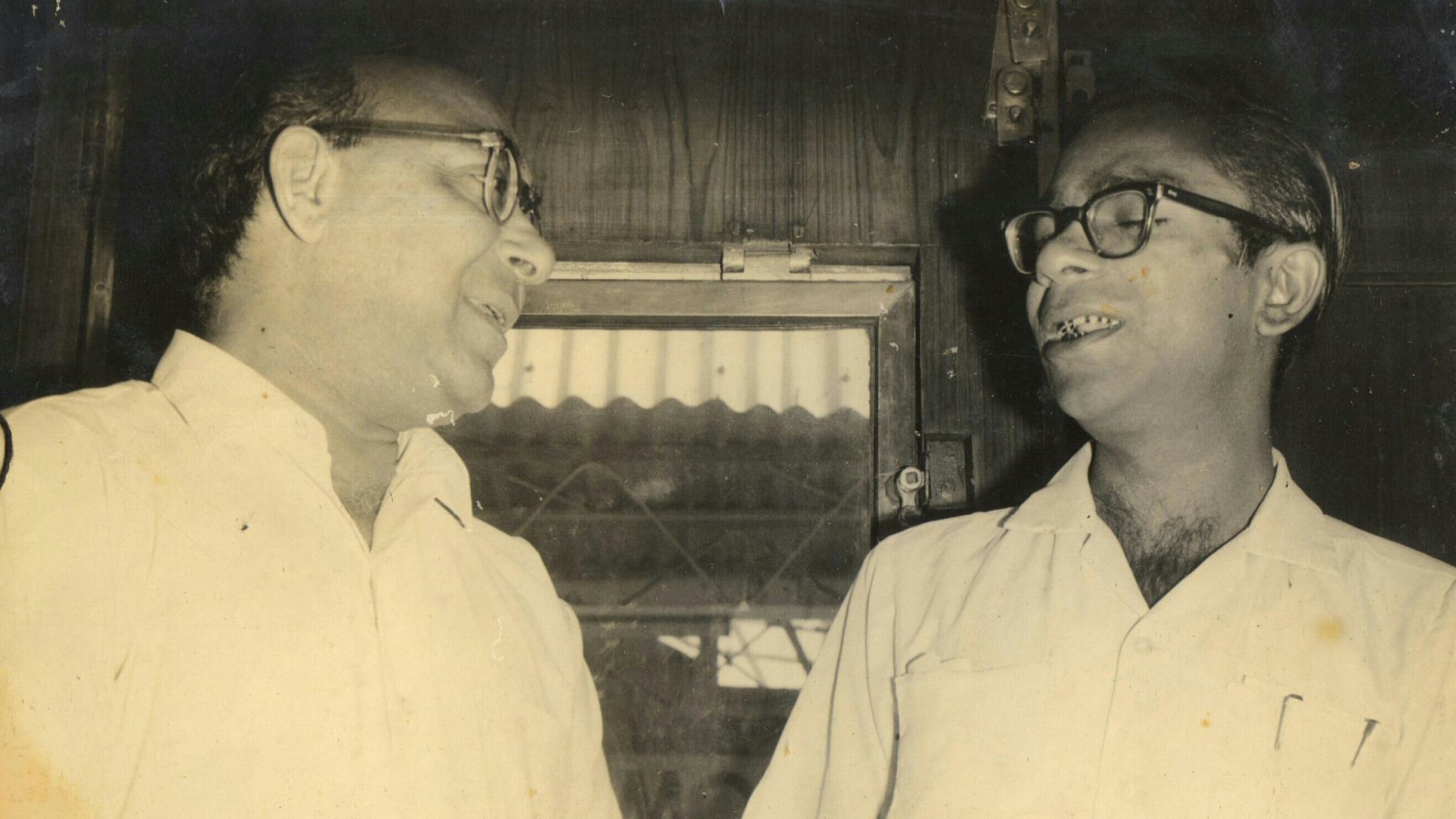 Sarwar Hussain (right) with Writer Krishna Chandar (left) in Allahabad (now Prayagraj), Uttar Pradesh, India
